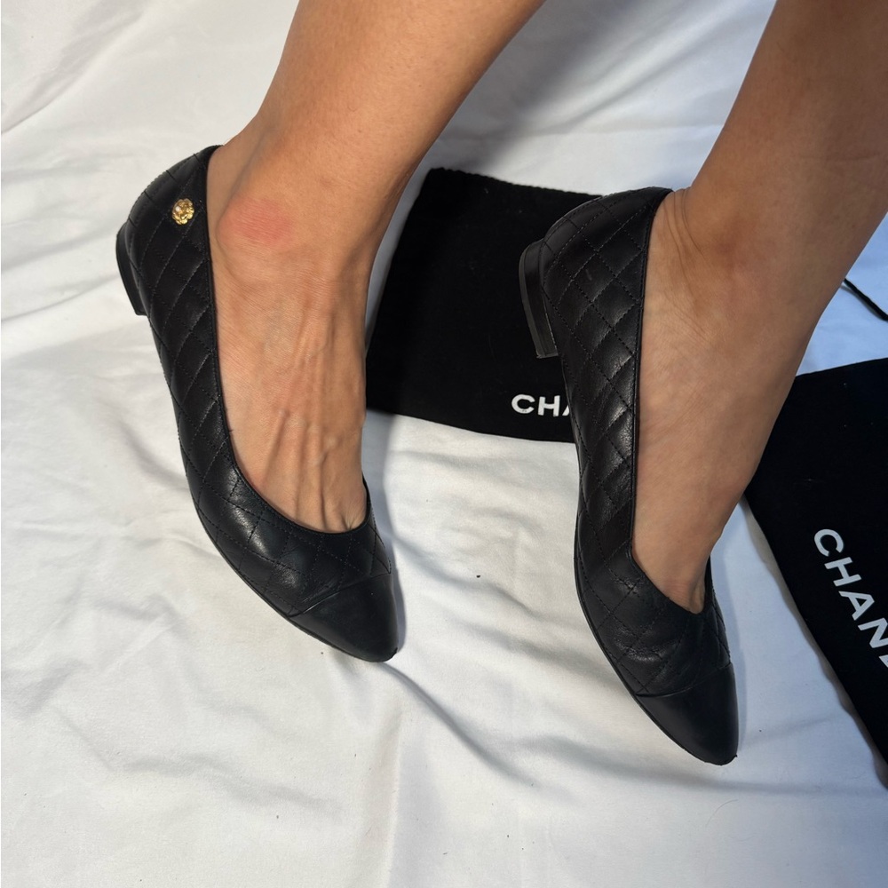 Chanel interlocking CC logo ballet flats